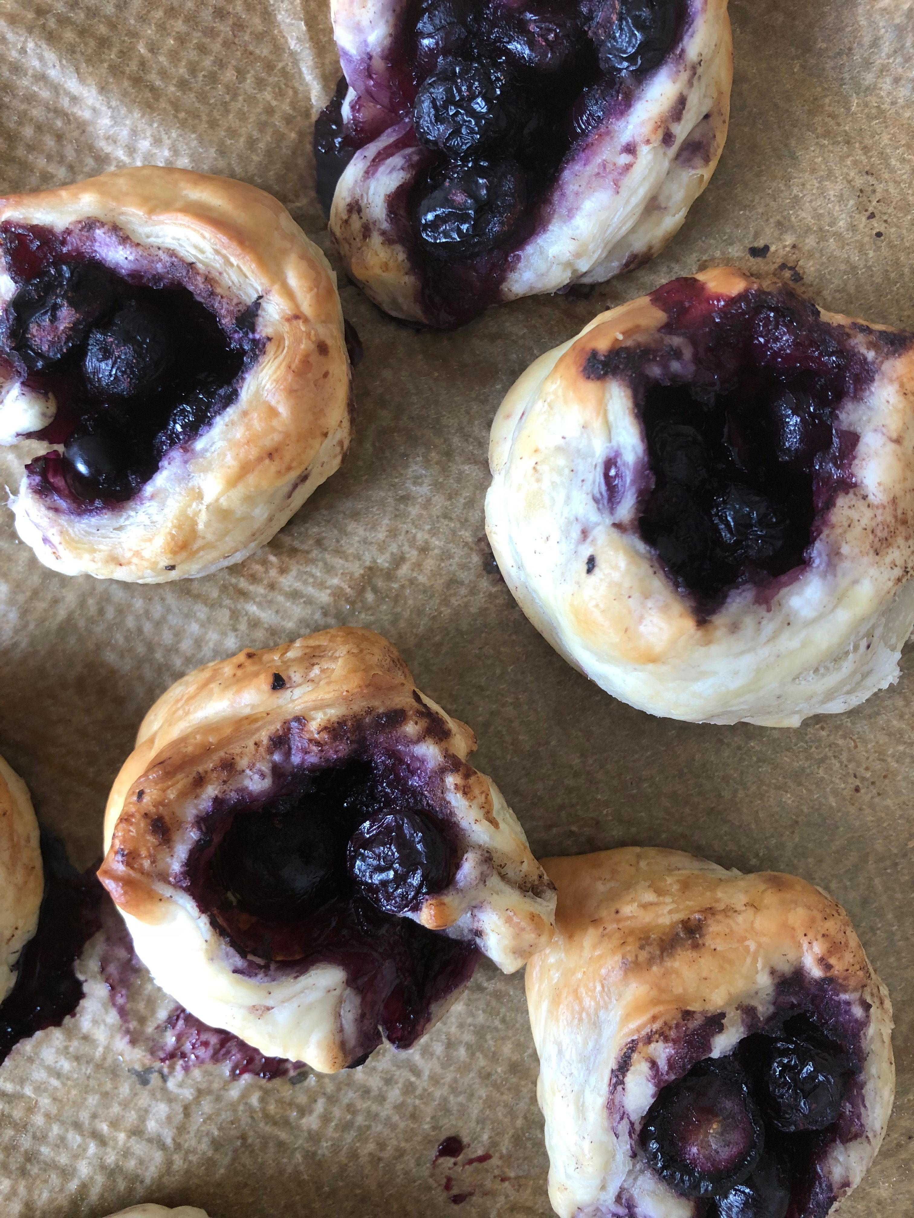 Apple & Blueberry Pinwheels (4 ingredients)